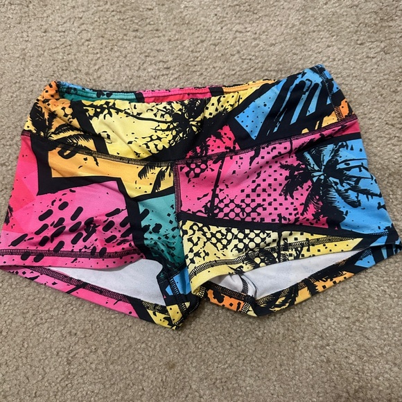 MULTIPLE FLEO shorts, all Medium